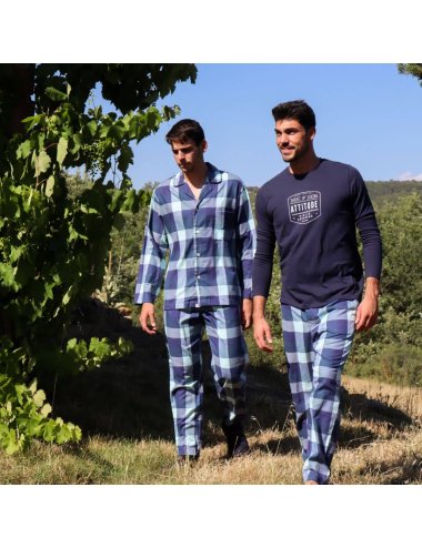 Pijama largo de hombre con camiseta azul con estampado y pantalón viella de cuadros en tonos azules - Pijama combinado Mauri