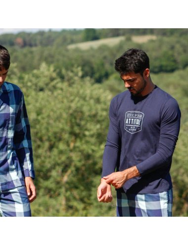 Pijama largo de hombre con camiseta azul con estampado y pantalón viella de cuadros en tonos azules - Pijama combinado Mauri