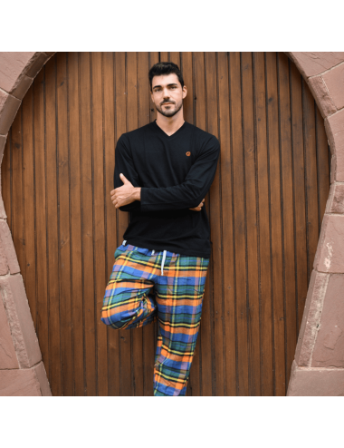 Pijama largo de hombre con camiseta negra y pantalón de franela con cuadros multicolor - Pijama combinado Ian