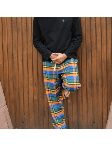 Pijama largo de hombre con camiseta negra y pantalón de franela con cuadros multicolor - Pijama combinado Ian
