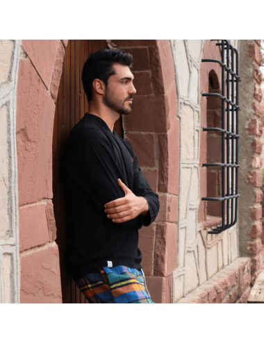 Pijama largo de hombre con camiseta negra y pantalón de franela con cuadros multicolor - Pijama combinado Ian