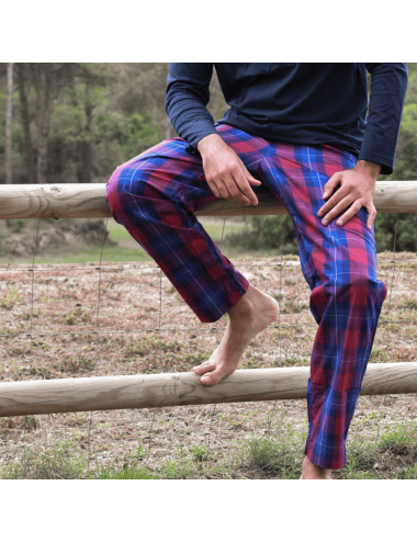 Pijama largo de hombre con camiseta azul marino y pantalón a la plana de cuadros grandes azul y rojo - Pijama combinado Baikal