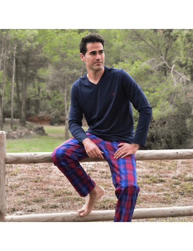 Pijama largo de hombre con camiseta azul marino y pantalón a la plana de cuadros grandes azul y rojo - Pijama combinado Baikal