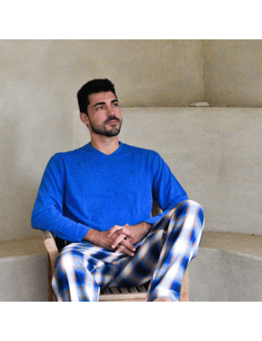 Pijama largo de hombre con camiseta azul eléctrico y pantalón viella multicolor efecto difuminado - Pijama combinado Dyke