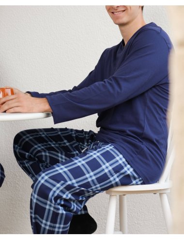 Pijama largo de hombre con camiseta azul marino y pantalón en viella de cuadros azules - Pijama combinado Terri