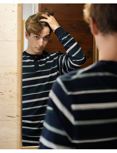 Pijama largo de punto hombre con camiseta rayas oscuras y pantalón básico con puño en azul - Pijama de punto Duku