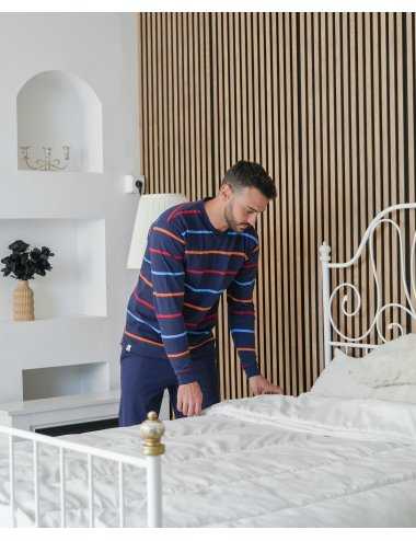 Pijama largo de punto estampado para hombre. De rayas en azul marino. Modelo Wilkin | Giulio